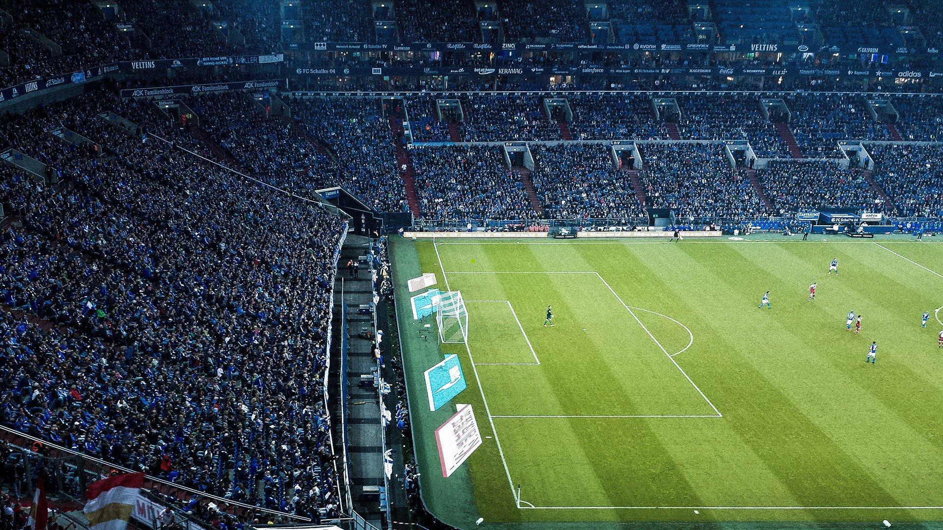 MVP下路选手赛后动情致谢，粉丝呐喊声浪震彻赛场，我们铭记于心